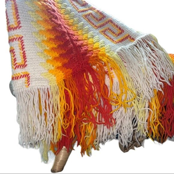 Vintage Hand Knit Hand Crafted soft Warm Fringe Crochet Blanket Throw - Picture 1 of 8